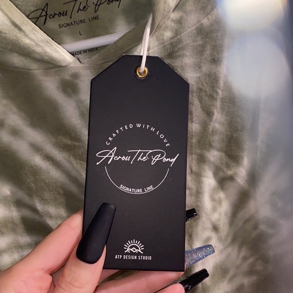 Across the pond tie dye green & white Hooded shirt | retro | mens tops - Picture 4 of 10